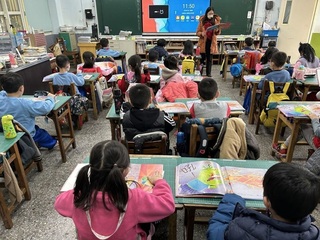 鼓勵學生認識自己的情緒 學校運用繪本、心理牆