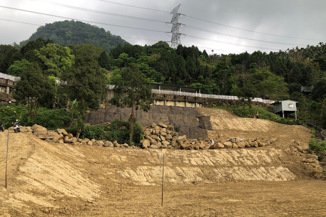 台南關子嶺山坡地違規施工 市府勒令停工將開罰 | 華視新聞