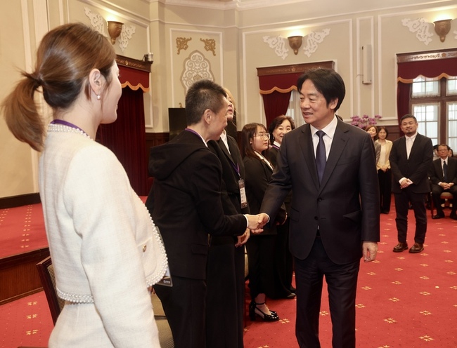 接見模範勞工移工 總統：安定就業市場降關稅衝擊 | 華視新聞