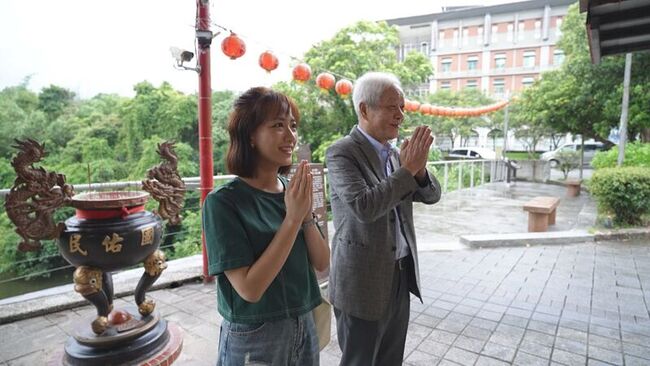 范宸菲全台語主持文學行腳節目 急向柯大堡討教 | 華視新聞