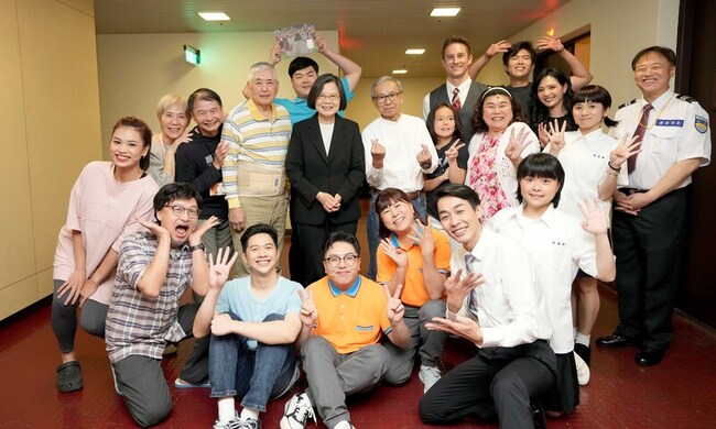 「人間條件四」布景升級  蔡英文驚喜現身看戲 | 華視新聞