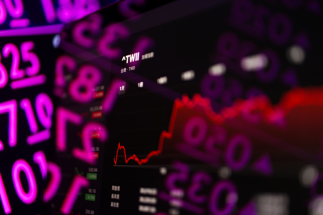 外資敲進金融、權值股 投顧：留意政策多變 | 華視新聞