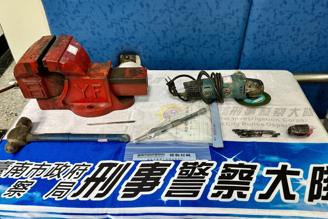 涉自製鋼管槍試射聲響引注意  台南工人遭警查獲 | 華視新聞