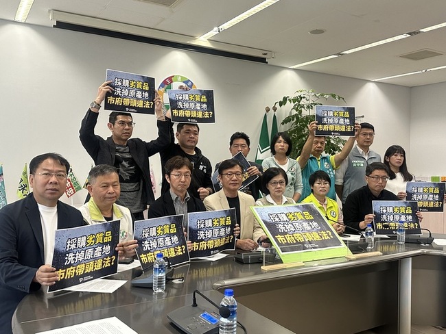 台中環保裝備重發 市府稱廠商人力不足、協助裝袋 | 華視新聞