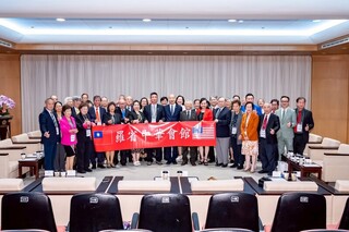 接見華僑訪問團 韓國瑜盼立法行政相互尊重