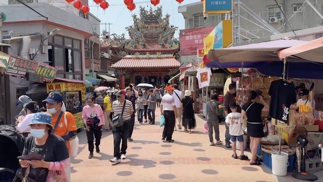 罷團「粉紅超跑行動」快閃收件 拱天宮：不許在廟口 | 華視新聞