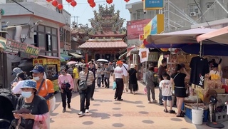 罷團「粉紅超跑行動」快閃收件 拱天宮：不許在廟口