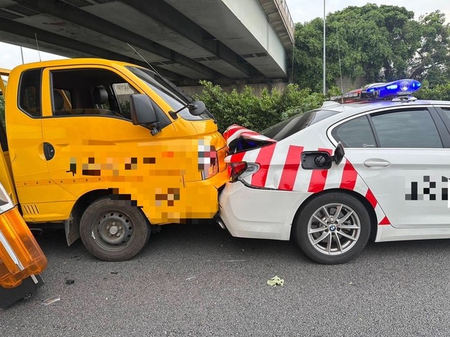 國1台中段國道警車處理事故遭追撞 自小客駕駛輕傷 | 華視新聞