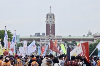 勞工大遊行籲反霸凌降工時 諷官員忘立法承諾