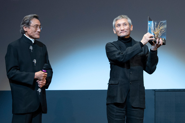 徐克獲烏迪內終身成就獎  梁家輝感動落淚 | 華視新聞