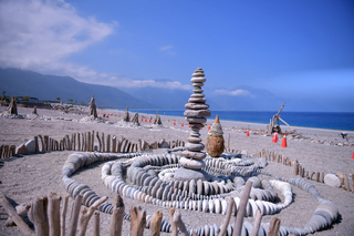 七星潭疊石藝術季5/17登場 盼躋身世界三大展區