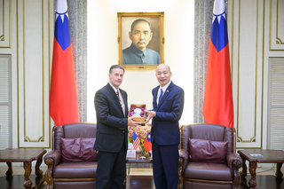 接見前美軍印太司令 韓國瑜：朝野支持強化國防預算