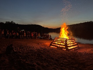捷克「燒女巫節」象徵驅寒避邪 百年傳統熱鬧不減