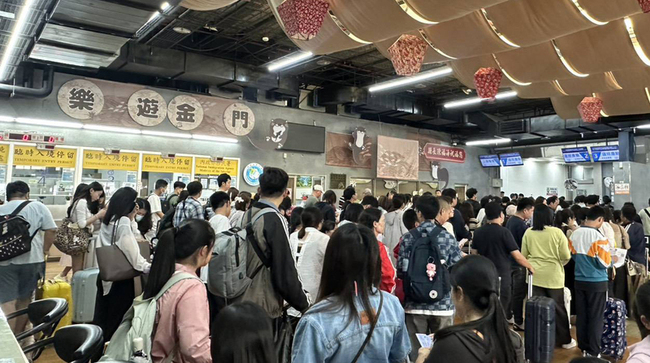 中國五一長假人潮湧入 金門單日入境陸客逾2千人 | 華視新聞