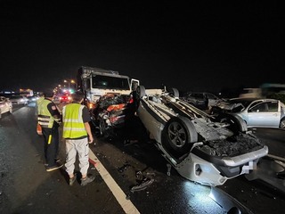 國1台南路段8車疑追撞 5人受傷送醫