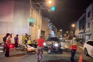 台中汽車撞停等紅燈多車釀4傷 駕駛自述撿手機釀禍