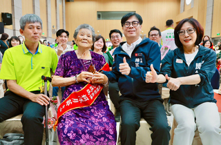 高雄表揚40美力媽媽  5月起產檢乘車券改電子幣