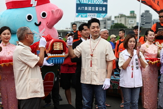 台北龍舟賽221隊爭霸  蔣萬安循古禮點睛祈福