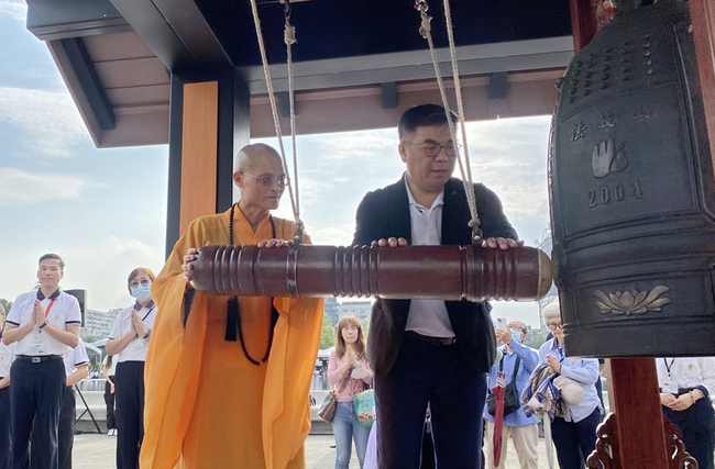 法鼓山心靈環保家庭日 彭啓明盼心靈感召護環境 | 華視新聞