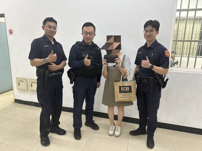 桃園警逮竊嫌摸黑尋回皮夾 女失主：員警像天使一樣 | 華視新聞