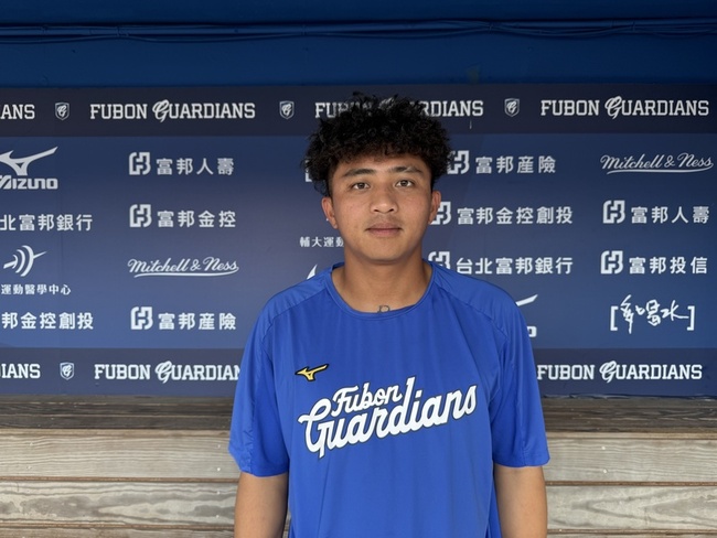 范柏絜傷勢煎熬不曾放棄因難忘感動 找出擅長武器 | 華視新聞