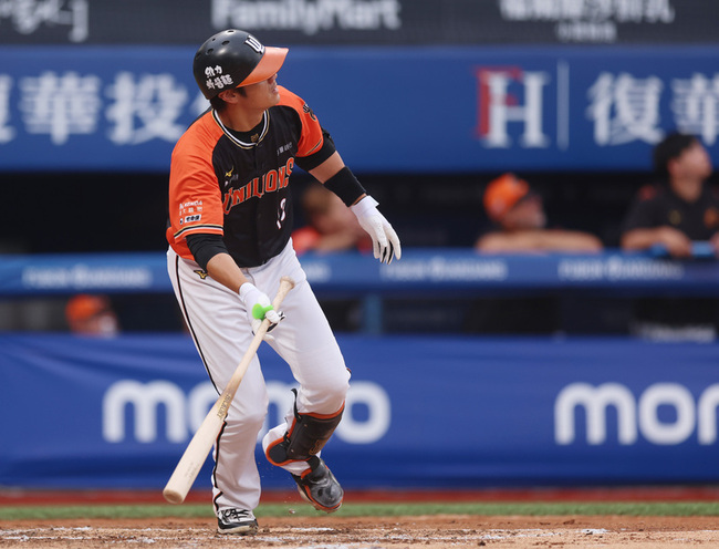 統一獅團隊3轟長打壓迫張奕 擊退悍將3連勝 | 華視新聞