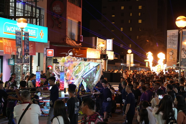 澎湖武轎踩街熱鬧登場 為海上花火節暖身 | 華視新聞