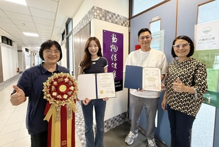 弘光科大陳毓璇參加韓國寵物美容賽獲亞軍