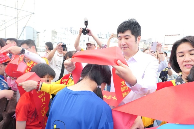 苗栗頭份四月八學子供桌拚創意 客委會盼傳承節慶 | 華視新聞