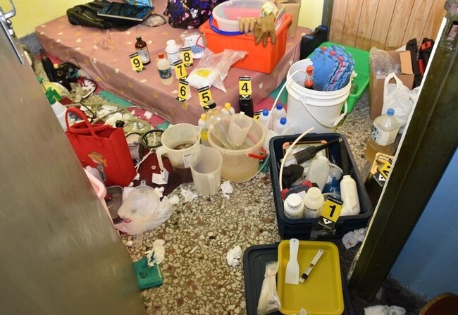 2萬顆感冒藥煉毒 台中苗栗毒品工廠還擁槍3人起訴 | 華視新聞