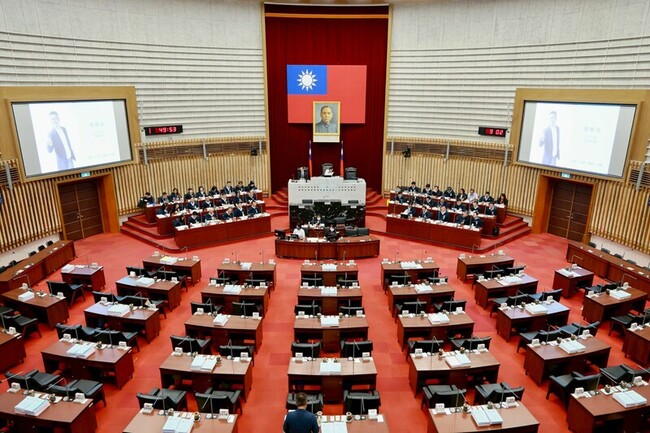 高雄高爾夫球場收回  市府施工滯洪池 | 華視新聞