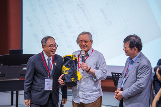 黃春明特展台大登場  展畫作原件手稿撕畫創作