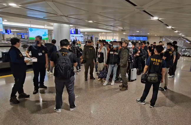 緬甸詐騙園區55人被遣返台  25名通緝犯歸案 | 華視新聞