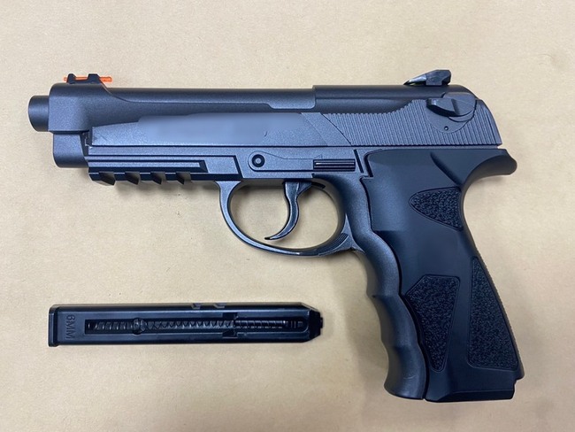 花蓮男巷弄會車狹路相逢竟遭亮槍逼退 報警逮2人 | 華視新聞