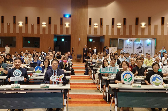 黃偉哲談未來綠能發展 盼符合更高規格環保標準 | 華視新聞