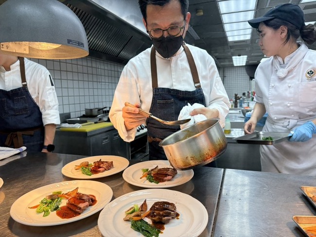 台糖與高餐大簽MOU  攜手簡天才讓蜆精入菜 | 華視新聞