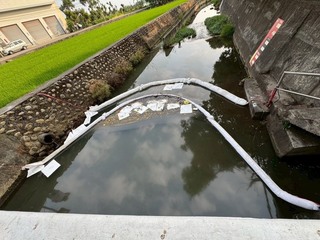 台中灌溉溝渠二度遭排黑油 市府下水道裝監視器