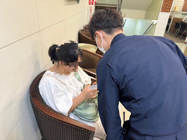 男網友稱資助醫療費要求開戶  台中警阻詐 | 華視新聞