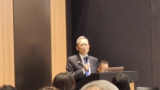 長佳智能醫療照護機器人拚明年底取證 量產無時間表