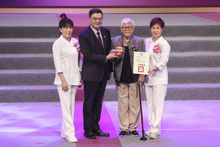 卓榮泰同慶護師節 台下高喊「三班護病比要入法」