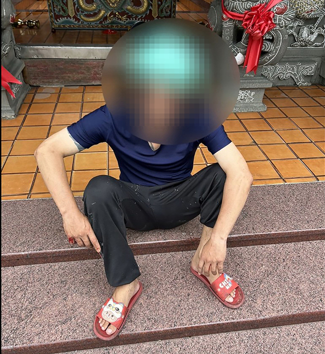 男闖彰化歷史建築大村五通宮 揮刀砍神像遭逮 | 華視新聞