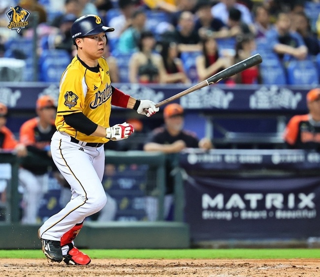 詹子賢3安猛打賞包辦3打點 兄弟斷獅隊4連勝 | 華視新聞