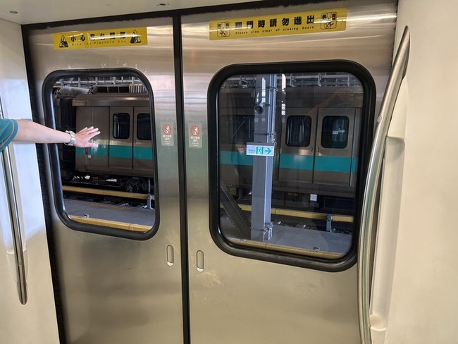 高捷車門玻璃脫落  250旅客受影響 | 華視新聞