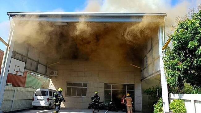 台南永康區倉庫火警 半小時內撲滅暫無人員傷亡 | 華視新聞