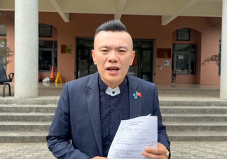 拍攝黑狗抽菸被餵檳榔 台中男惡作劇道歉動保處送辦