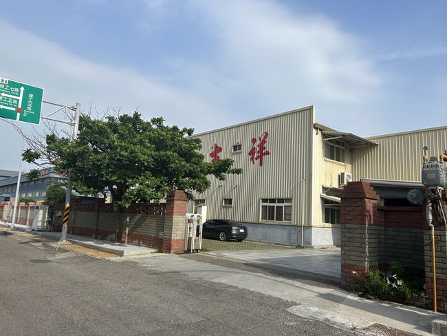 LCD廢玻璃變身除臭鞋墊 電鍍業助攻循環經濟 | 華視新聞