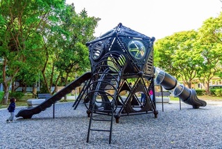 竹北生肖公園新遊具啟用 貌似星際戰艦陪童冒險