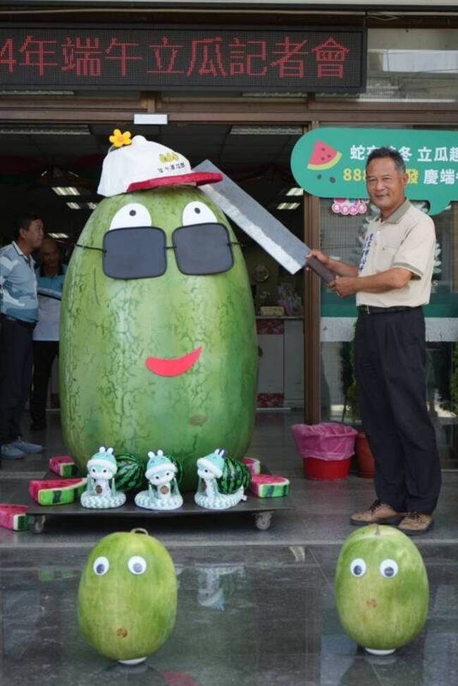 屏東端午趣味活動 立瓜、陸上划龍舟報名開跑 | 華視新聞