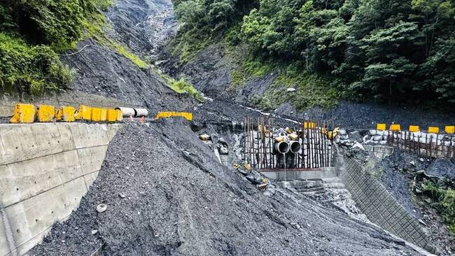 聯外道路多處土石流 奧萬大森林遊樂區休園3天 | 華視新聞