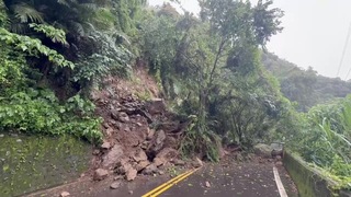 竹30線土石坍方佔道 關西鎮公所搶修可單線通行